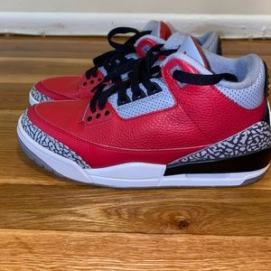 JORDAN 3 RETRO - SE UNITE FIRE
RED